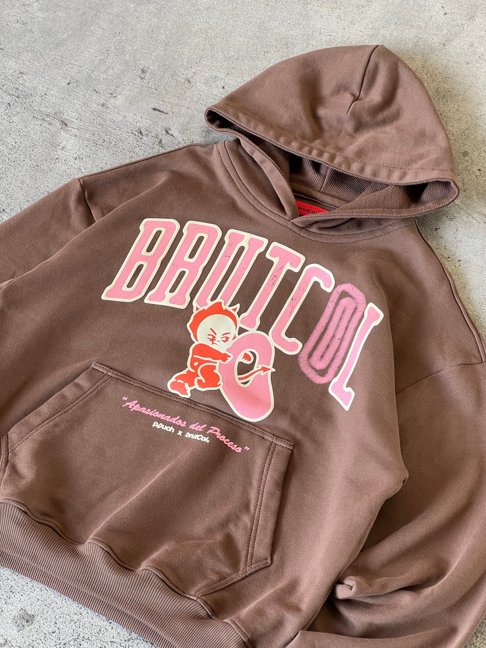 HOODIE "INTRUSO" CAFÉ - POUCH X BRUTCOL