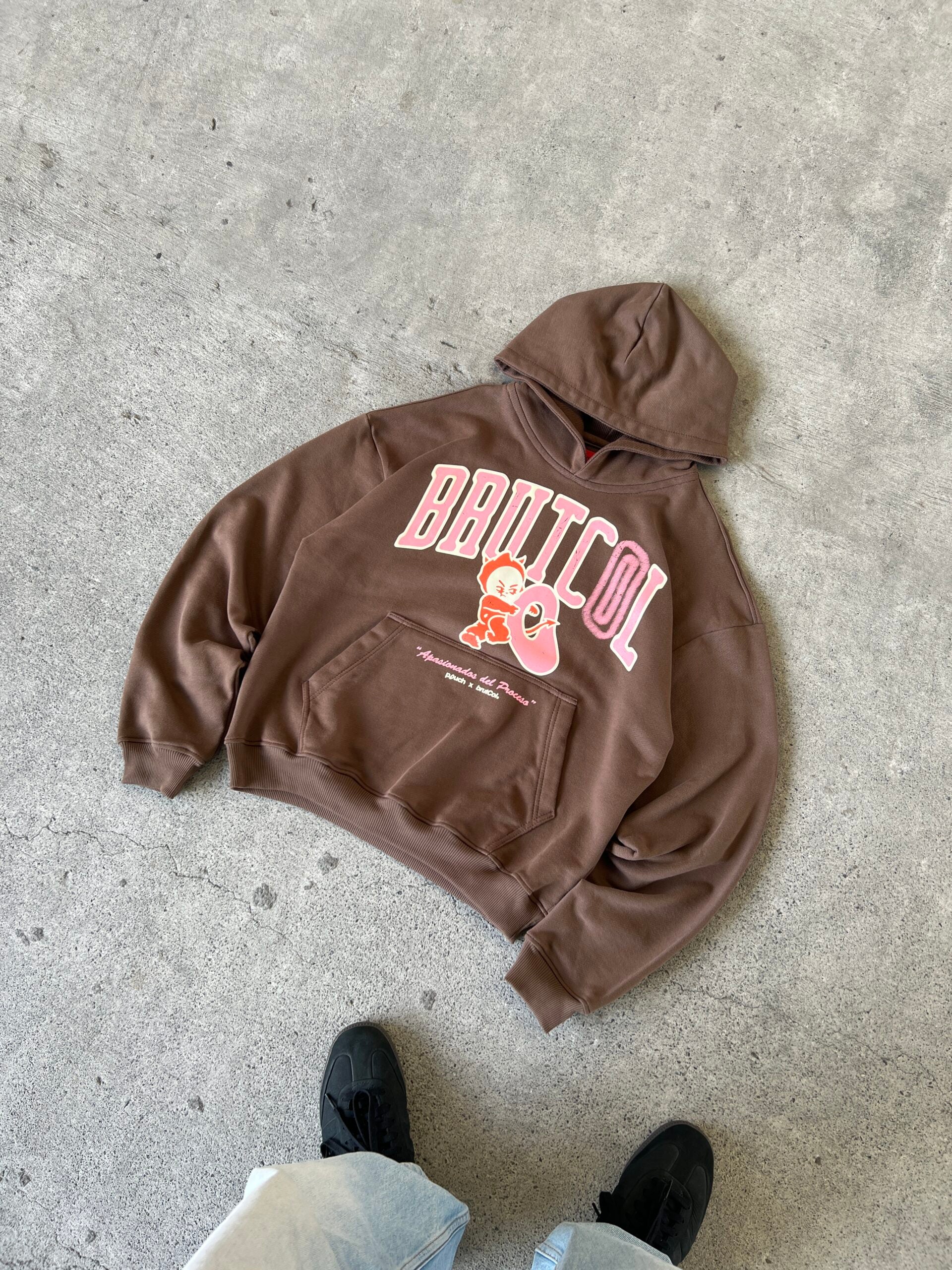 HOODIE "INTRUSO" CAFÉ - POUCH X BRUTCOL