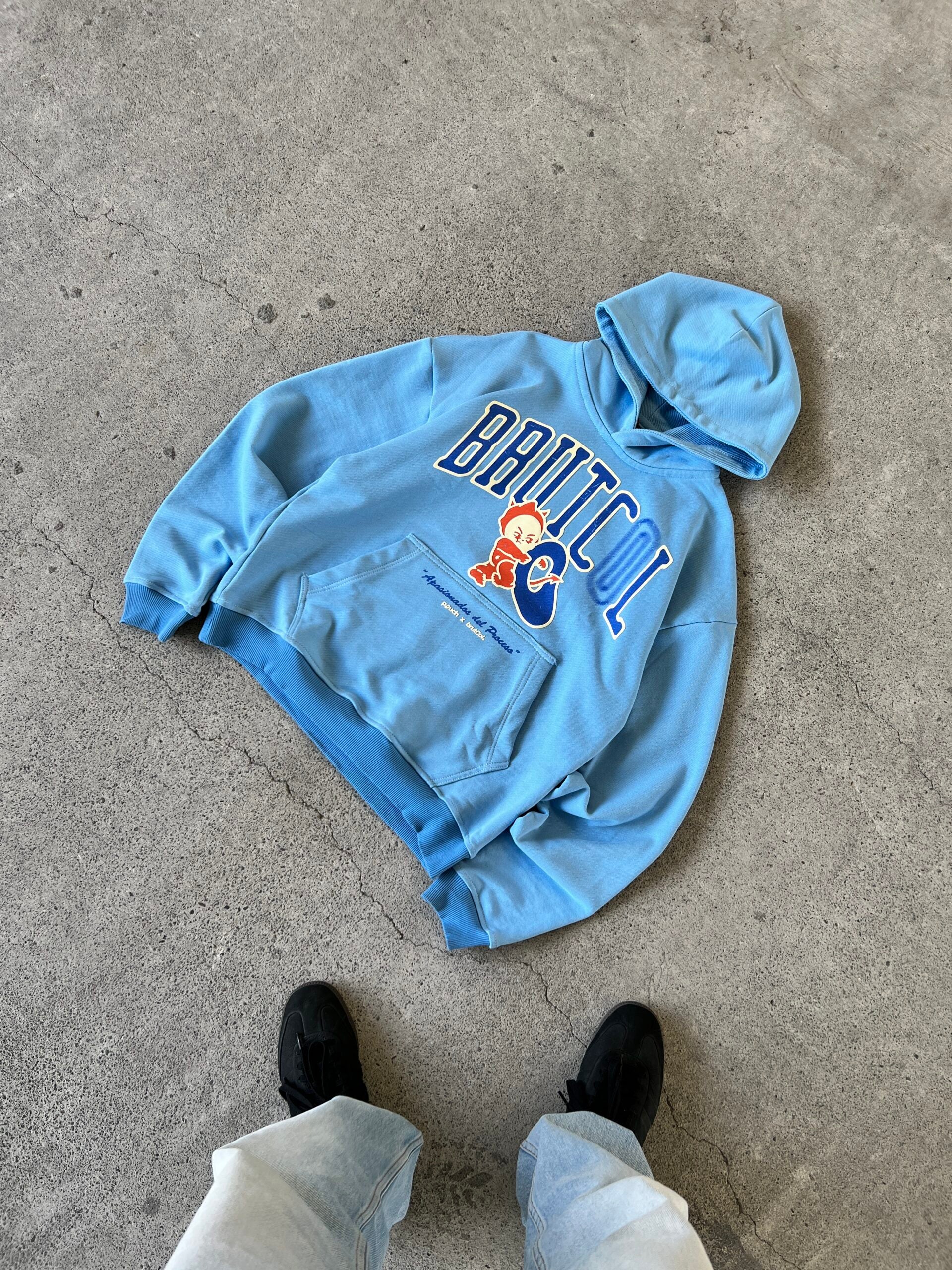 HOODIE "INTRUSO" AZUL - POUCH X BRUTCOL
