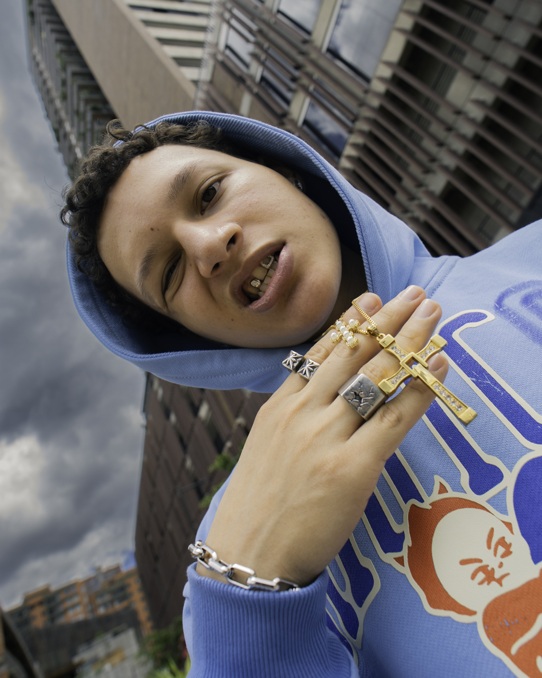 HOODIE "INTRUSO" AZUL - POUCH X BRUTCOL