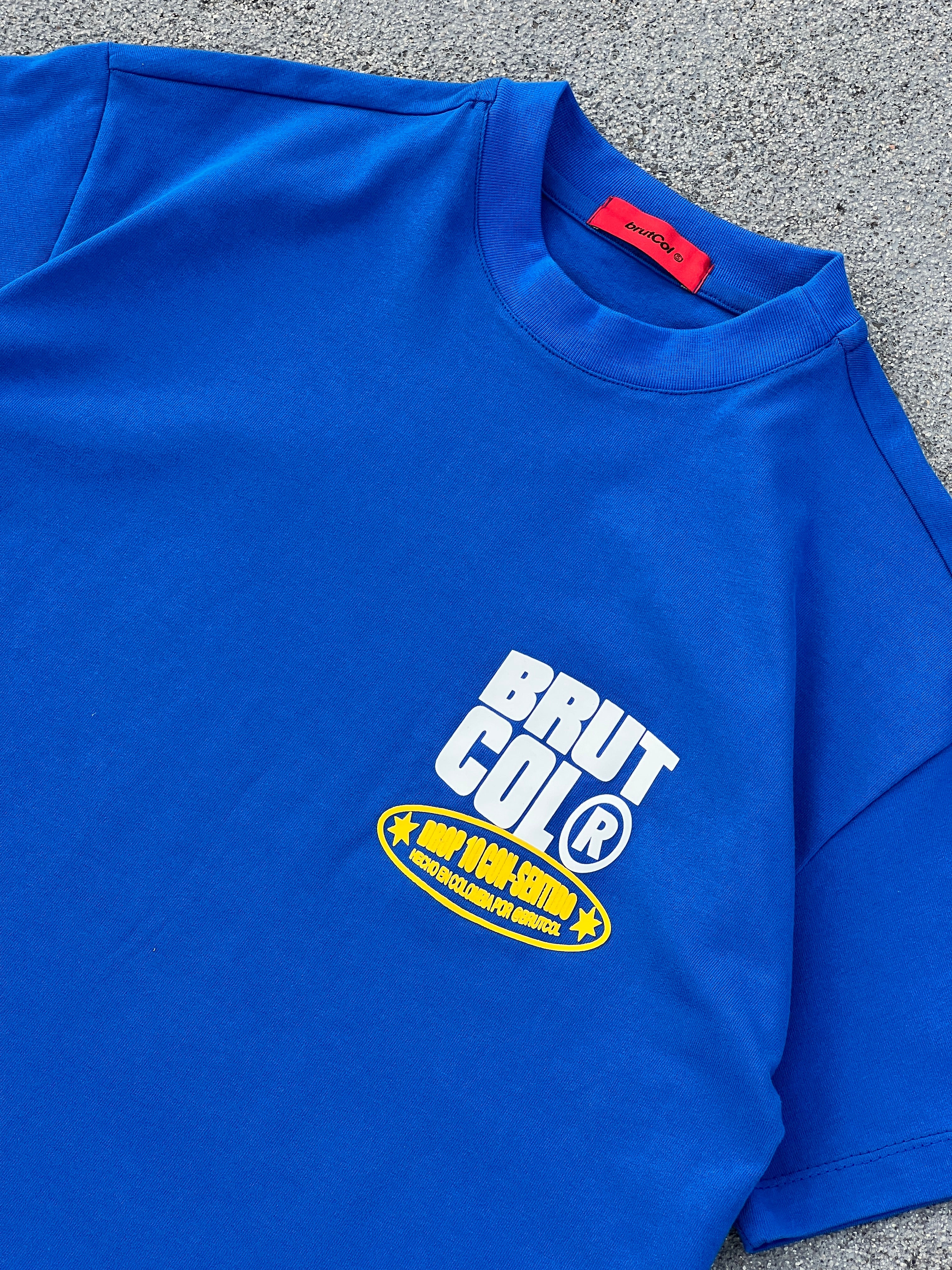 Camiseta Oversize Cropped Brutcol® “Tour en el Con-sentido” Azul – Edición Limitada Drop 10