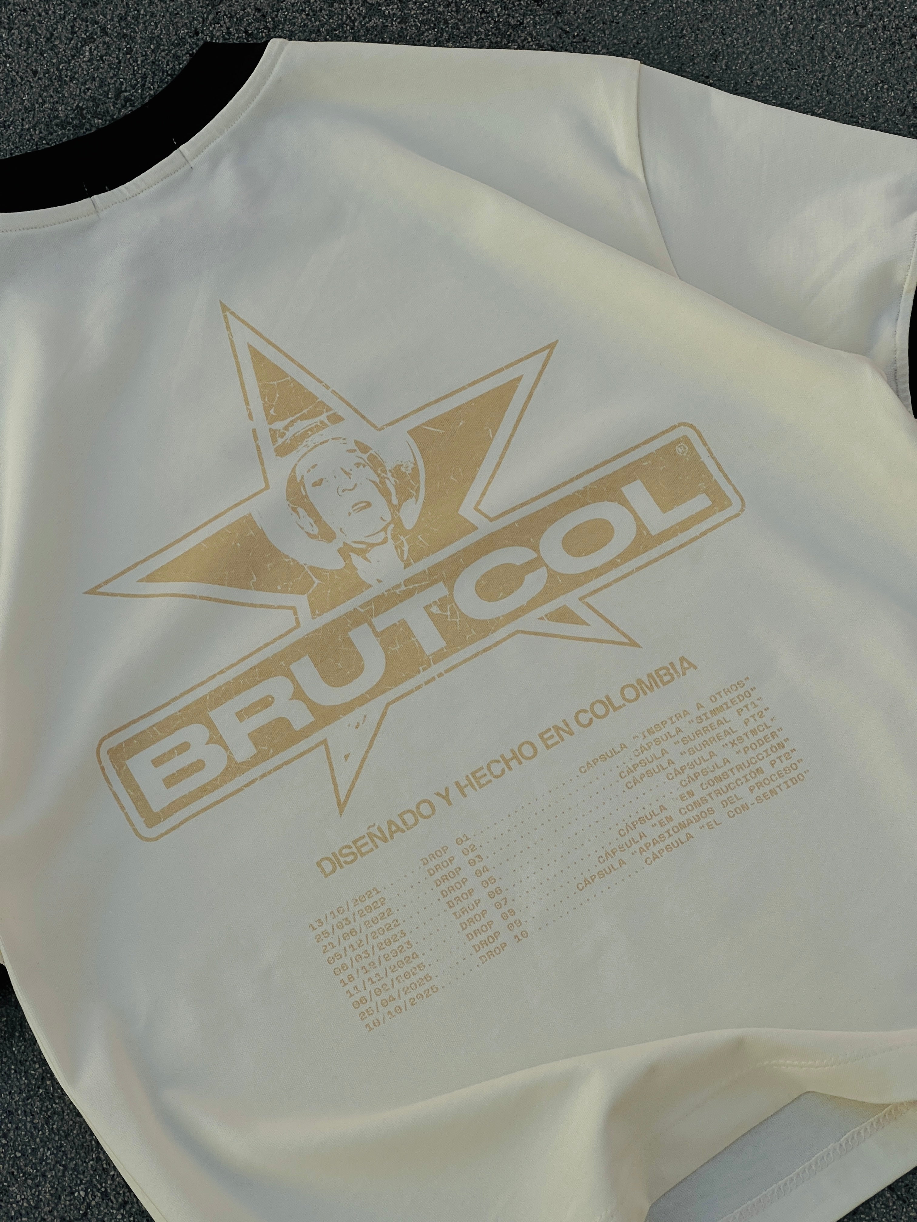 Camiseta Oversize Cropped Brutcol® Tour en el Con-sentido – Cuello Negro