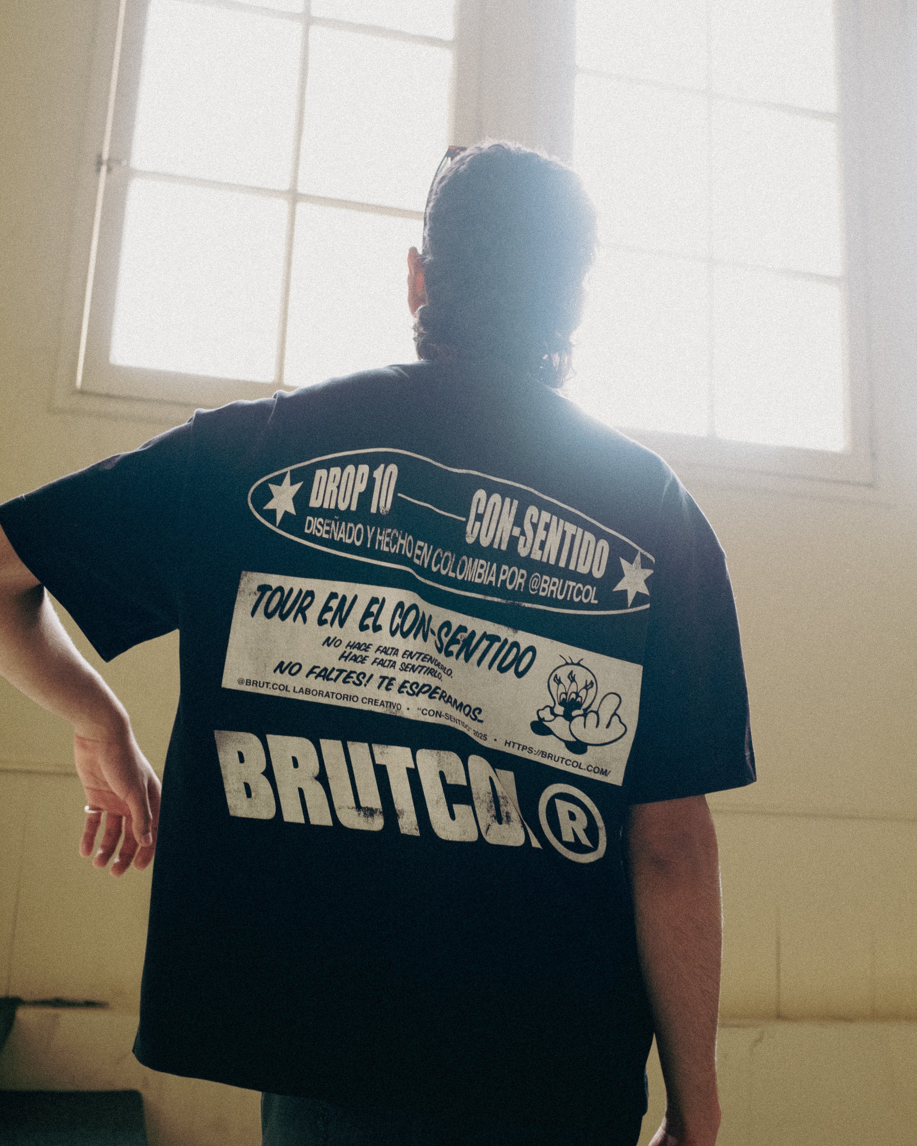 Camiseta Oversize Cropped Brutcol® “Tour en el Con-sentido” – Edición Limitada Drop 10