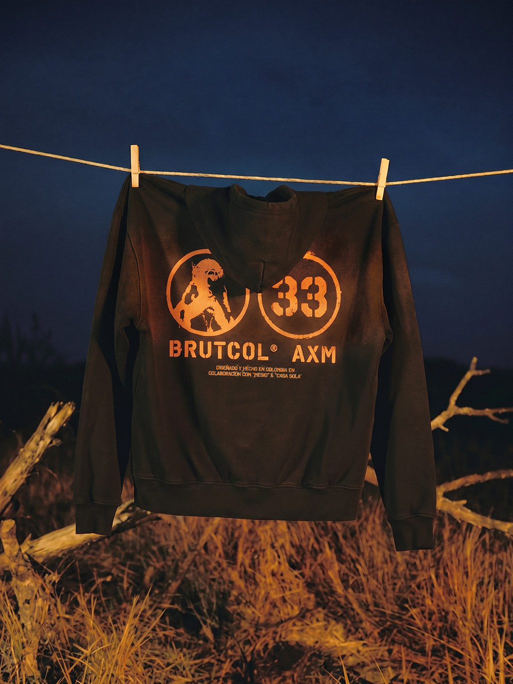 Hoodie Oversize Cropped Brutcol® x Mesio A.K.A Mesías – Negro Desgastado