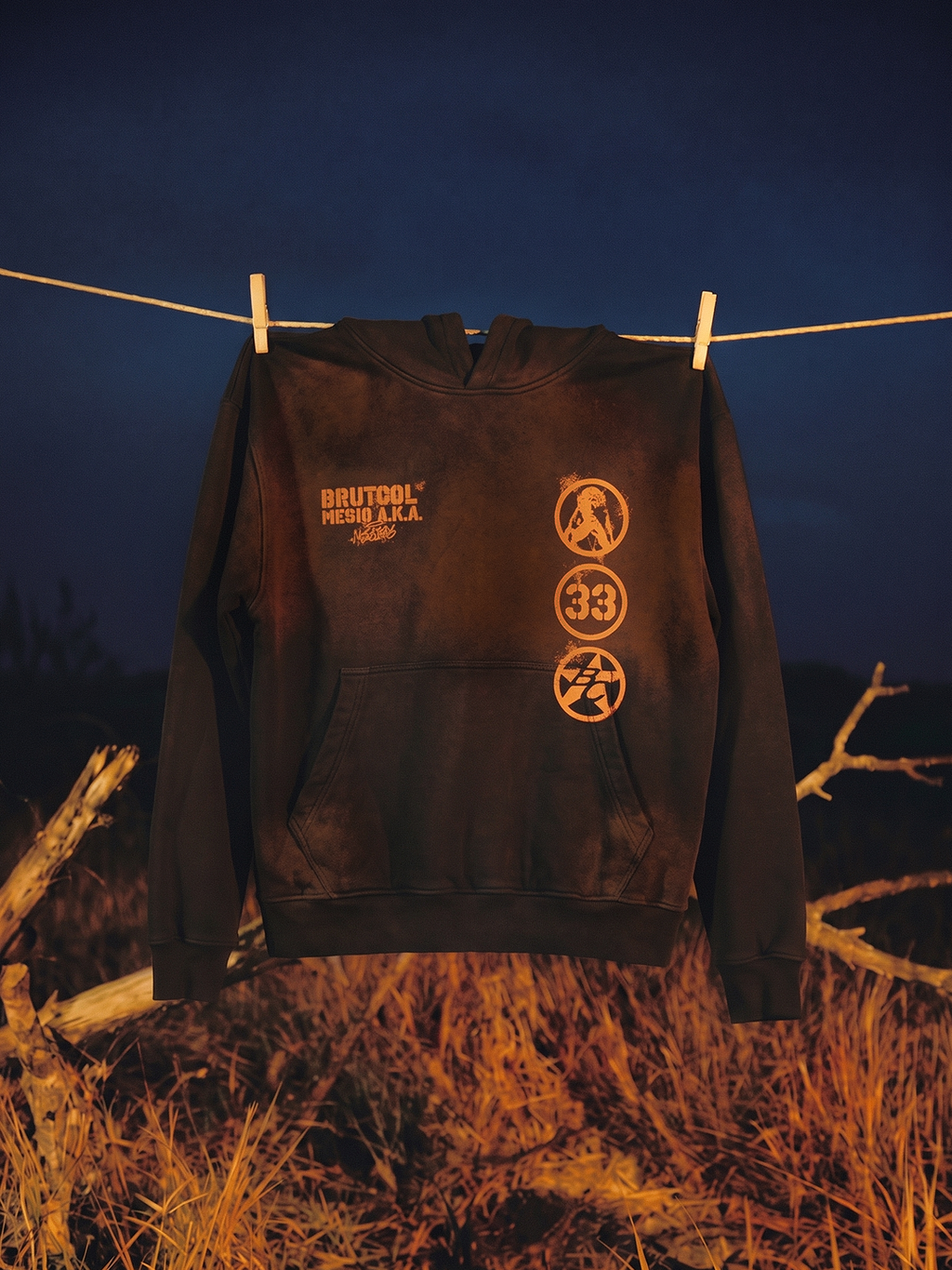 Hoodie Oversize Cropped Brutcol® x Mesio A.K.A Mesías – Negro Desgastado