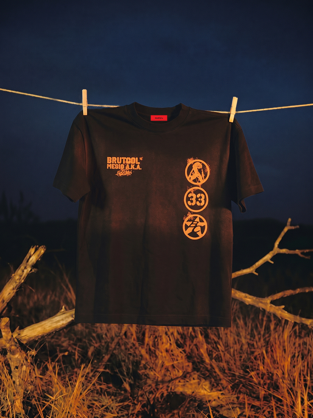 Camiseta Oversize Cropped Brutcol® x Mesio A.K.A Mesías – Negro Desgastado