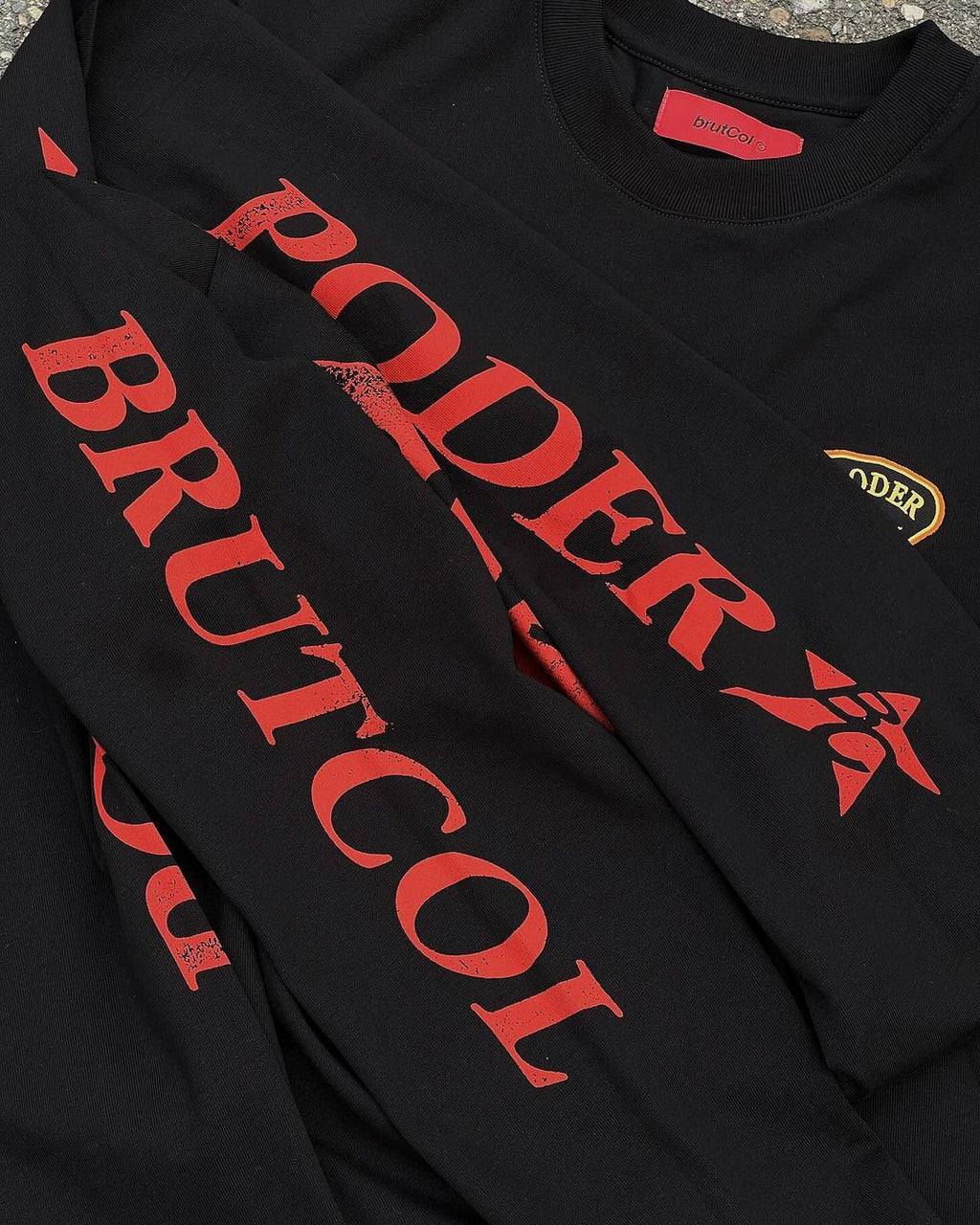 CAMISETA MANGA LARGA NEGRA "PODER"